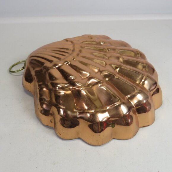 Copper Clam Shell Sea Shell 6.5x6.5" with hanging ring - Picture 2 of 7